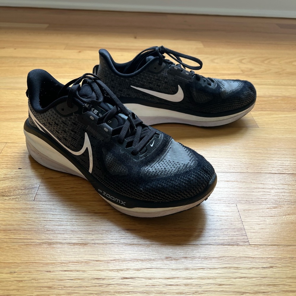 Nike Women’s Vomero 17 Running Sneakers Size 8